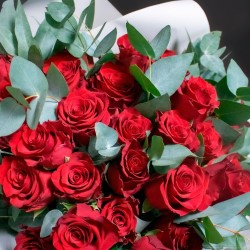 Полезные советы по оформлению букетов из роз: как составить красивую композицию 