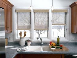 Как выбрать металлопластиковые окна для кухни: правила и требования