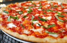 Рецепт домашней пиццы без дрожжей