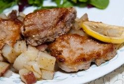Жареное мясо свинины с хрустящей орехово-сырной корочкой