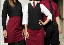Каким требованиям должна соответствовать одежда для работы в ресторане