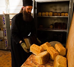 Чем питаются послушники в монастыре: правила и организация приема пищи