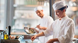 Особенности работы шеф-поваром: преимущества профессии и обязанности шефа на кухне