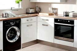 Стоит ли ставить стиральную машину на кухне: преимущества и особенности