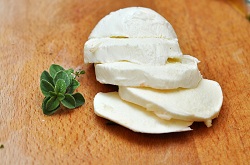 Приготовления сыра Моцарелла: особенности и технология приготовления
