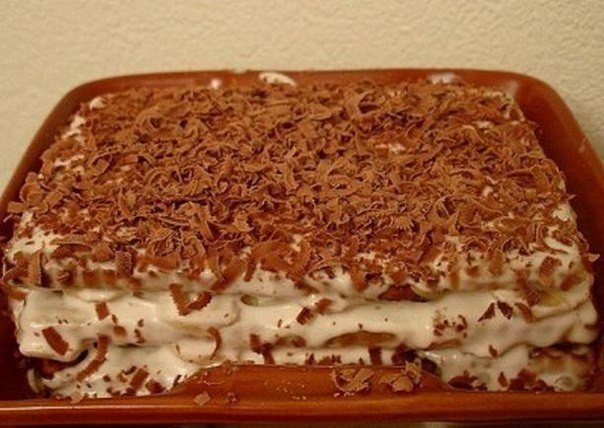 Вкусный торт из галетного печенья и бананов