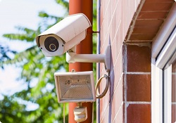 Система охранного видеонаблюдения для коттеджа: ее преимущества и технология монтажа
