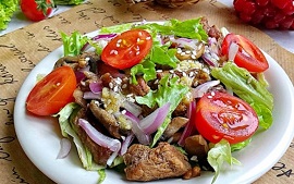 Теплый салат с бараниной и руколой: рецепт приготовления